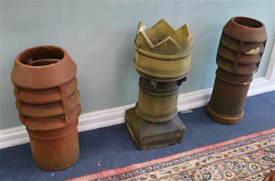 Three terracotta chimney pots L.75cm